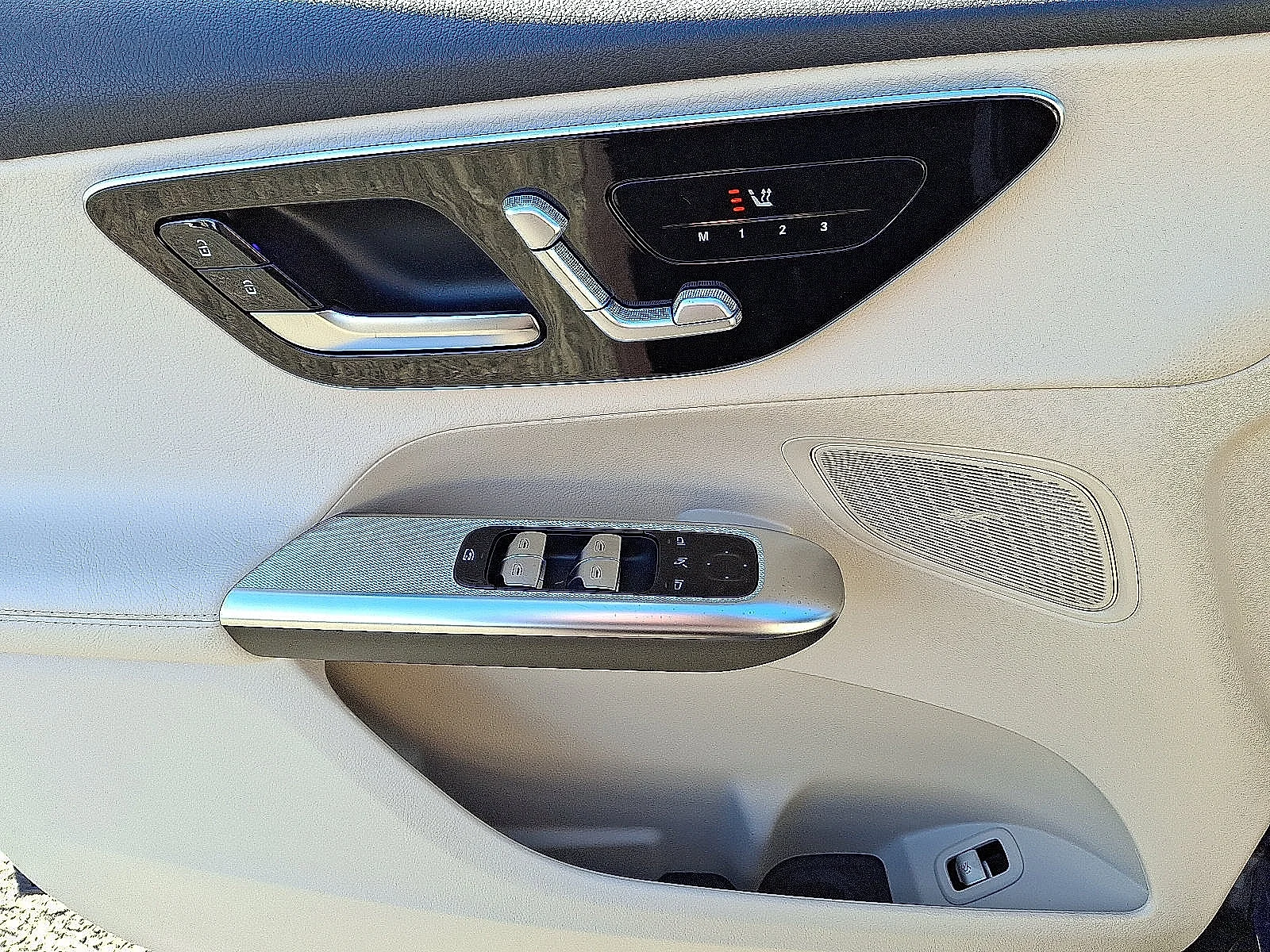 Used 2026 Starling Blue Metallic Mercedes-Benz GLC 300 image 7