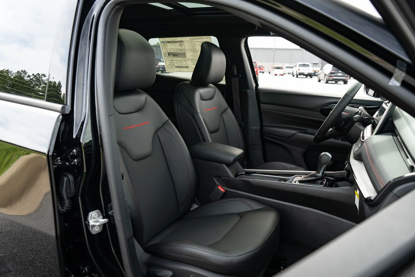 New 2026 Diamond Black Crystal Pearl-Coat Exterior Paint Jeep Trailhawk image 23