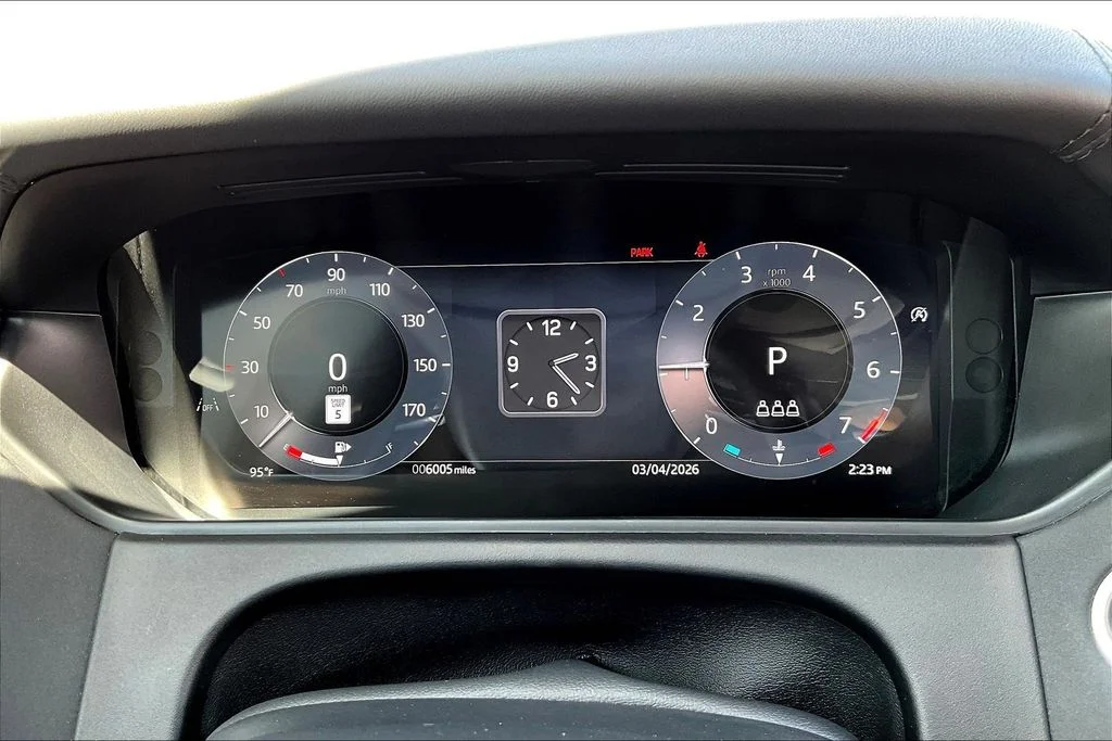 Used 2026  Land Rover Dynamic SE image 13