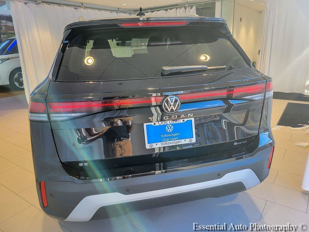 New 2026 Deep Black Pearl Volkswagen 2.0T SE image 4