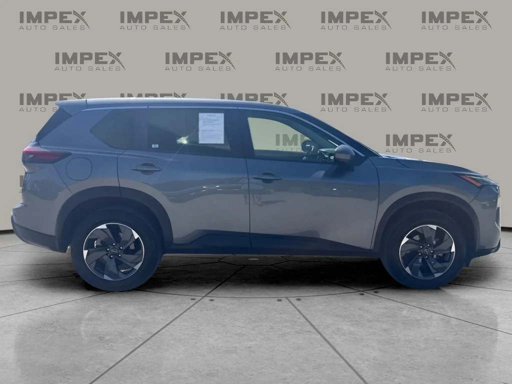 Used 2025 Gray Nissan SV image 6