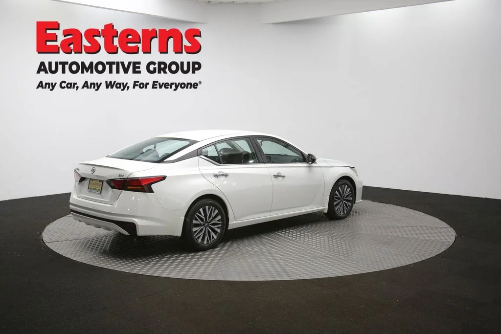 Used 2024 White Nissan 2.5 SV image 40
