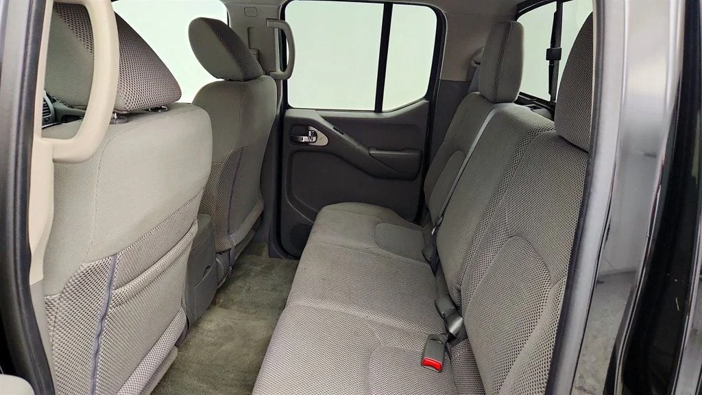 Used 2017 Magnetic Black Nissan 2017.5 Crew Cab 4x4 SV V6 Automatic w/ Value Truck Pkg image 18
