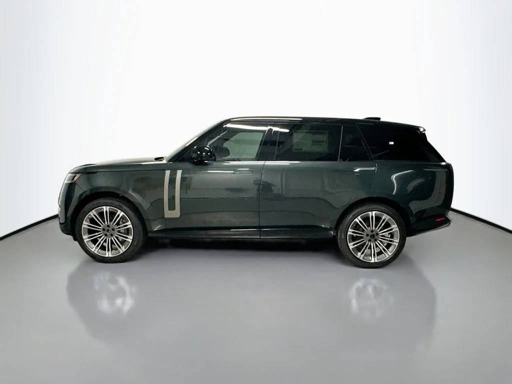 New 2026 Belgravia Green Metallic Land Rover SE image 2