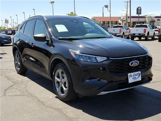 Used 2025 Agate Black Metallic Ford ST-Line All-Wheel Drive image 4