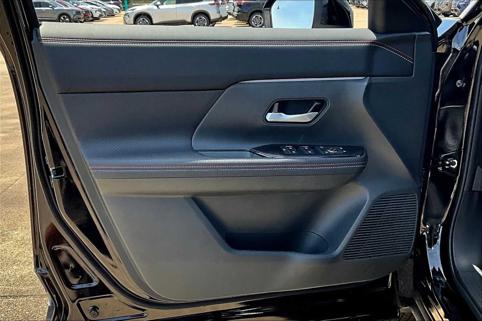 2025 Nissan Kicks SR - Photo 16