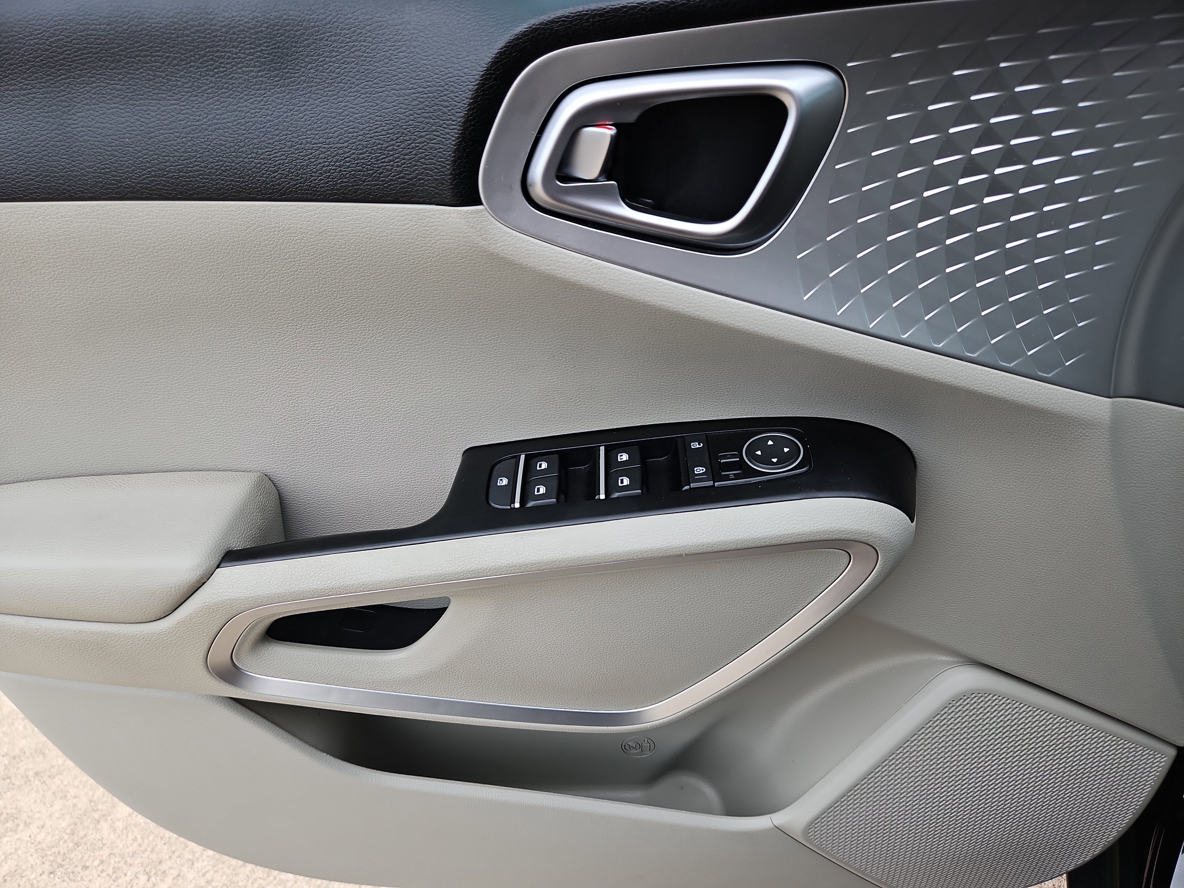 Certified Used 2025 Fusion Black Kia LX image 12