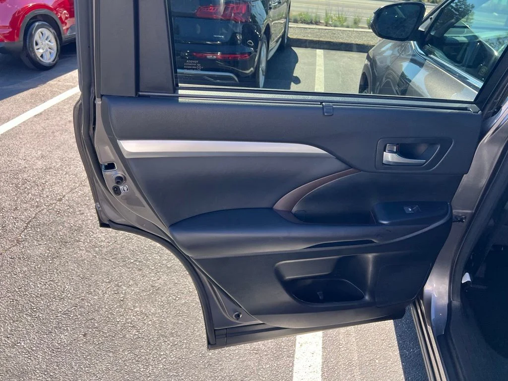 Used 2017 Predawn Gray Mica Toyota XLE image 15