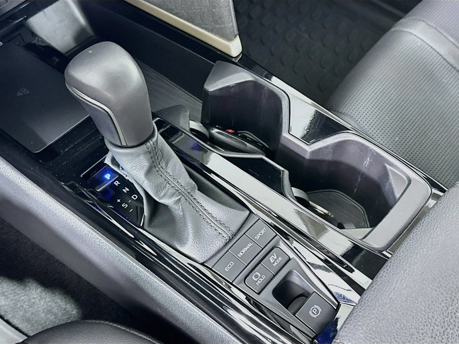 Certified Used 2025 Beige Toyota XLE image 17
