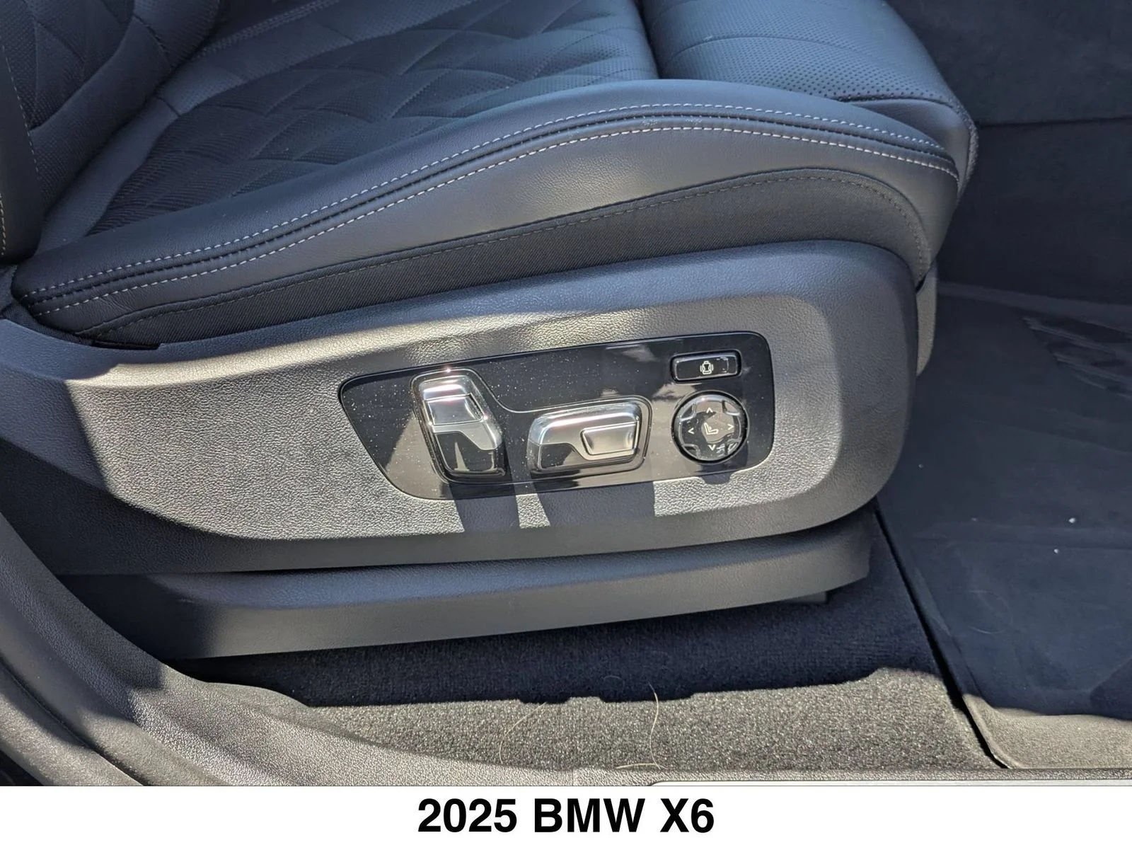 Used 2025 Black BMW M60i image 26