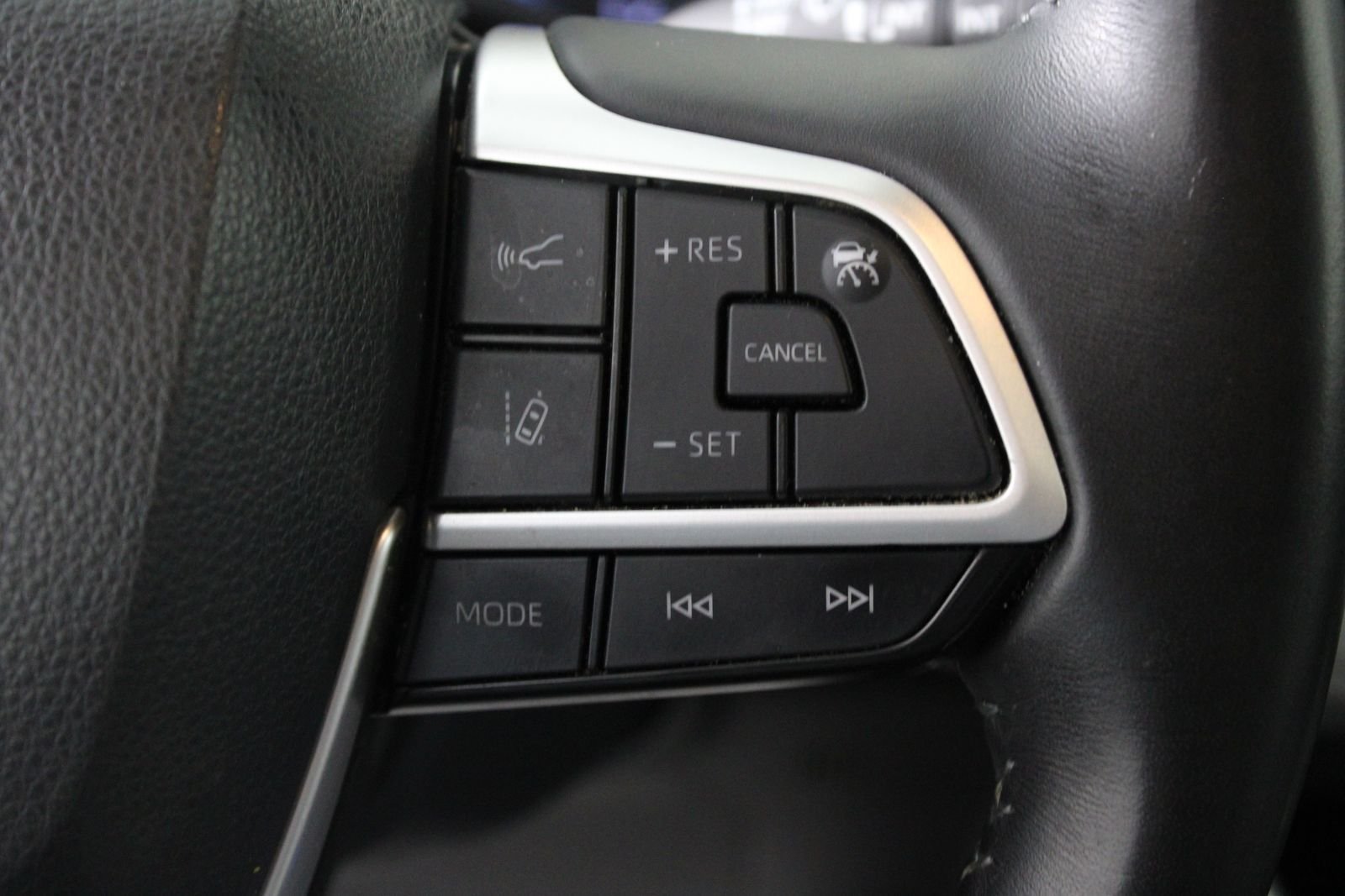Used 2023  Toyota XLE image 21
