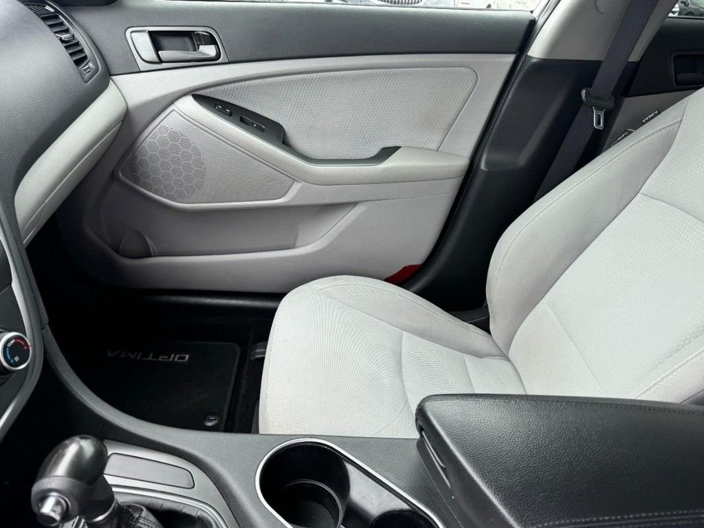 Used 2014 White Kia LX image 13