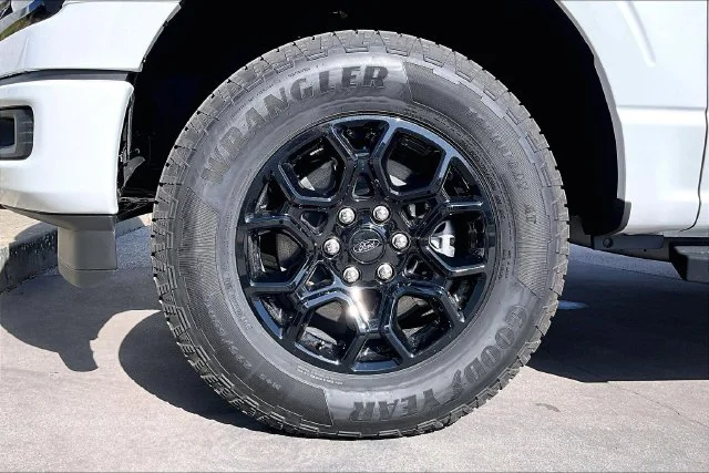 New 2026 Oxford White Ford XLT image 12