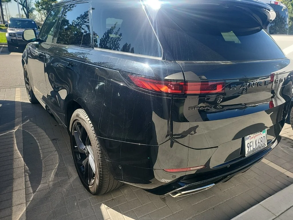 Used 2023 Black Land Rover SE Dynamic image 6