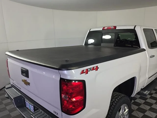 Used 2019 IRIDESCENT PEARL TRICOAT Chevrolet LTZ image 11