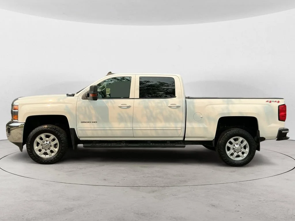 Used 2015 SUMMIT WHITE Chevrolet LT image 8