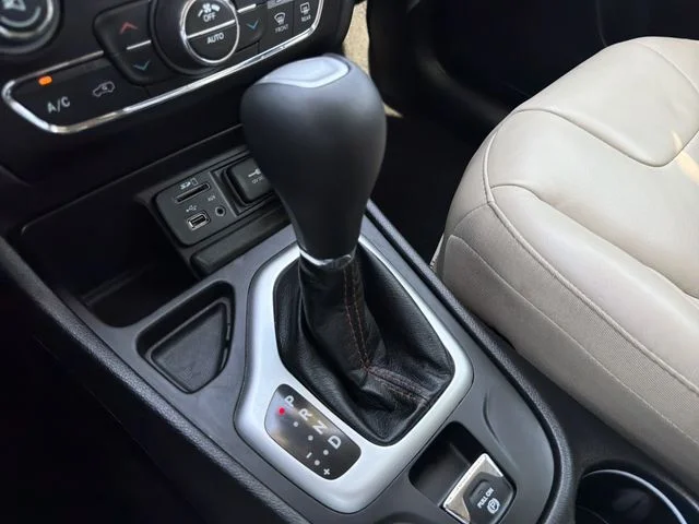 Used 2018 Gray Jeep Limited image 24
