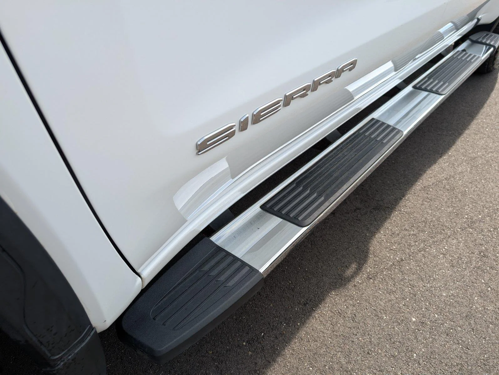 Used 2023 SUMMIT WHITE GMC SLT image 13