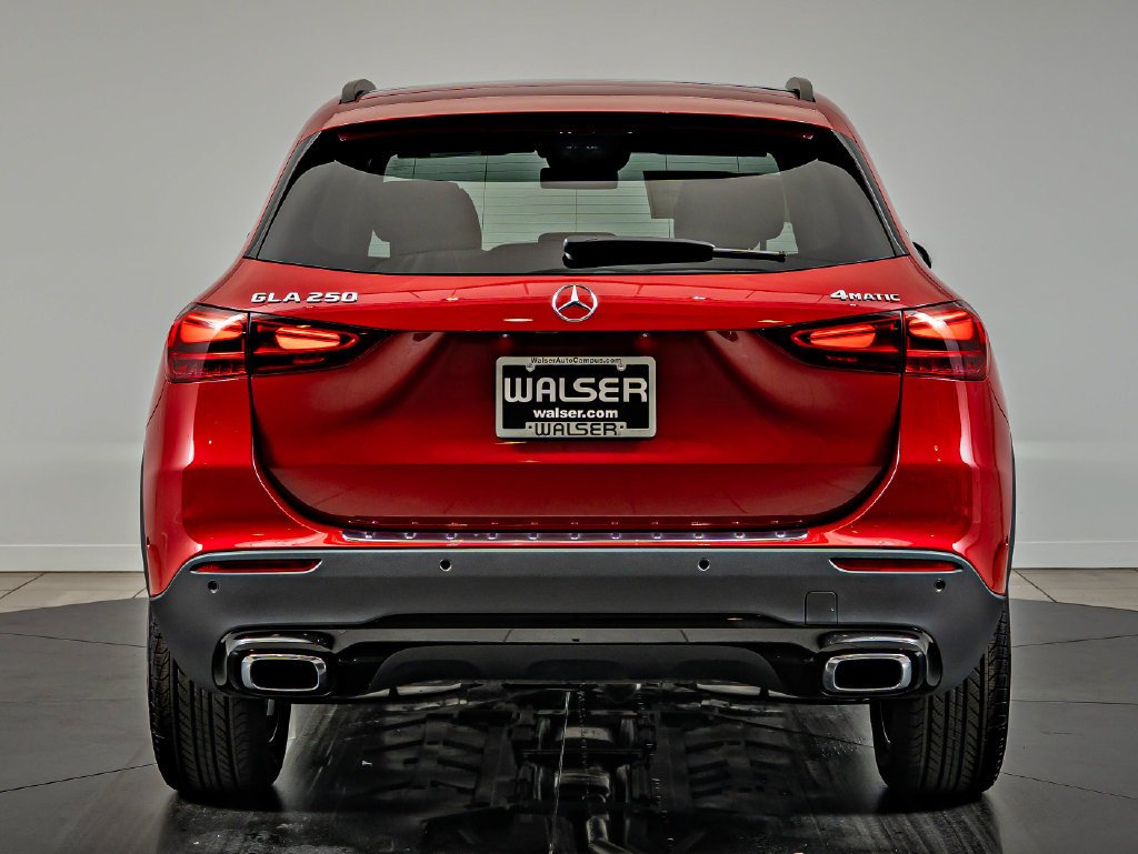 New 2026 MANUFAKTUR Patagonia Red Metallic Mercedes-Benz GLA 250 image 6