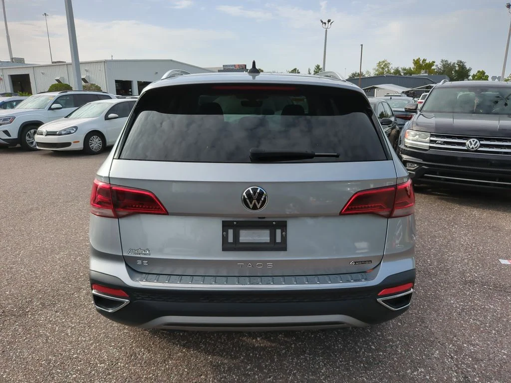 Certified Used 2023 Silver Volkswagen 1.5T SE image 4