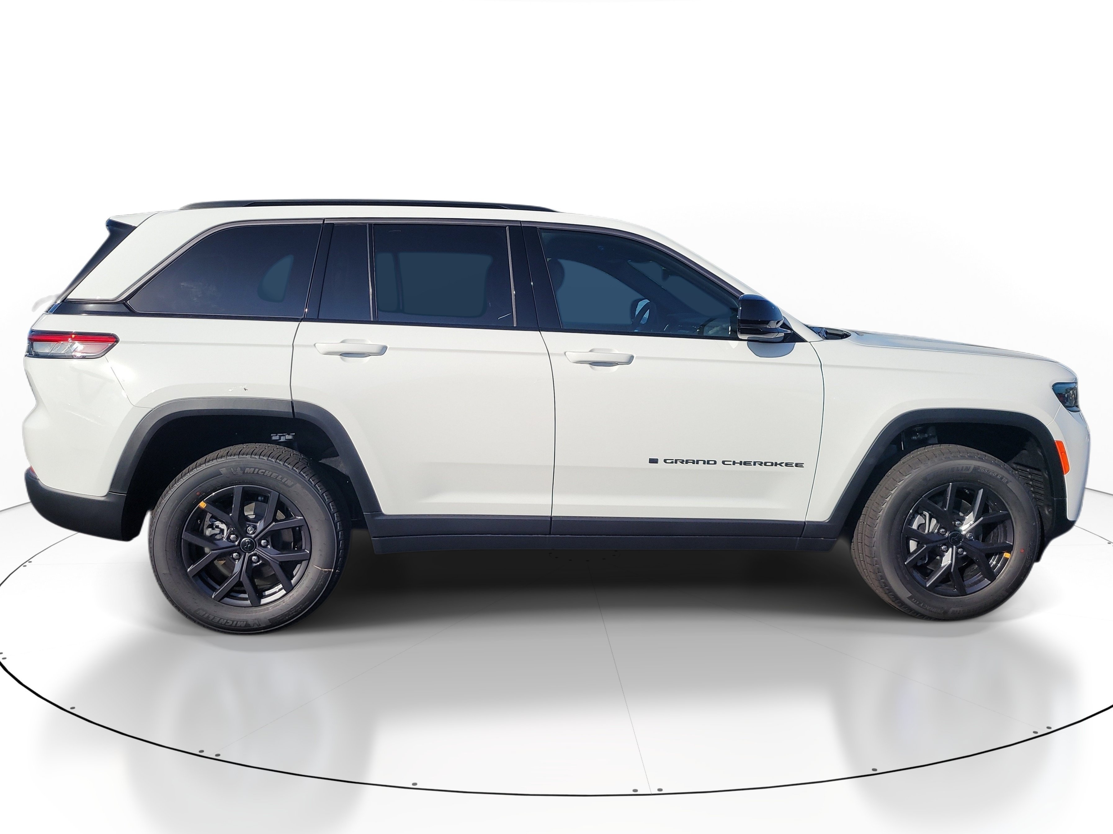 New 2027 Bright White Clear-Coat Paint Jeep Laredo Altitude image 5