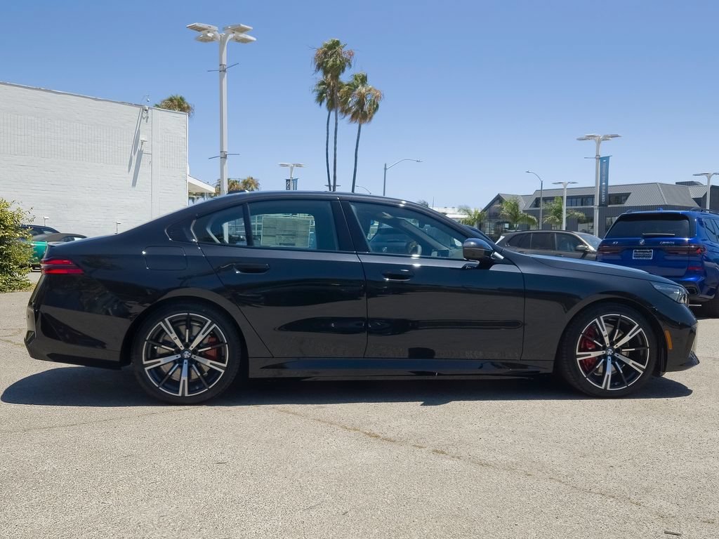 New 2027 Black Sapphire Metallic BMW 550e xDrive image 4