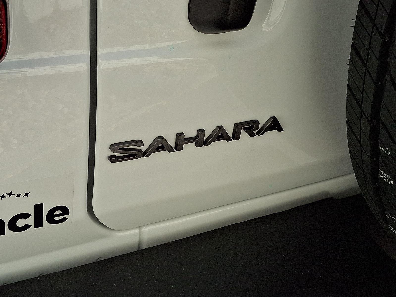 New 2026 Bright White Clear-Coat Exterior Paint Jeep Sahara image 19