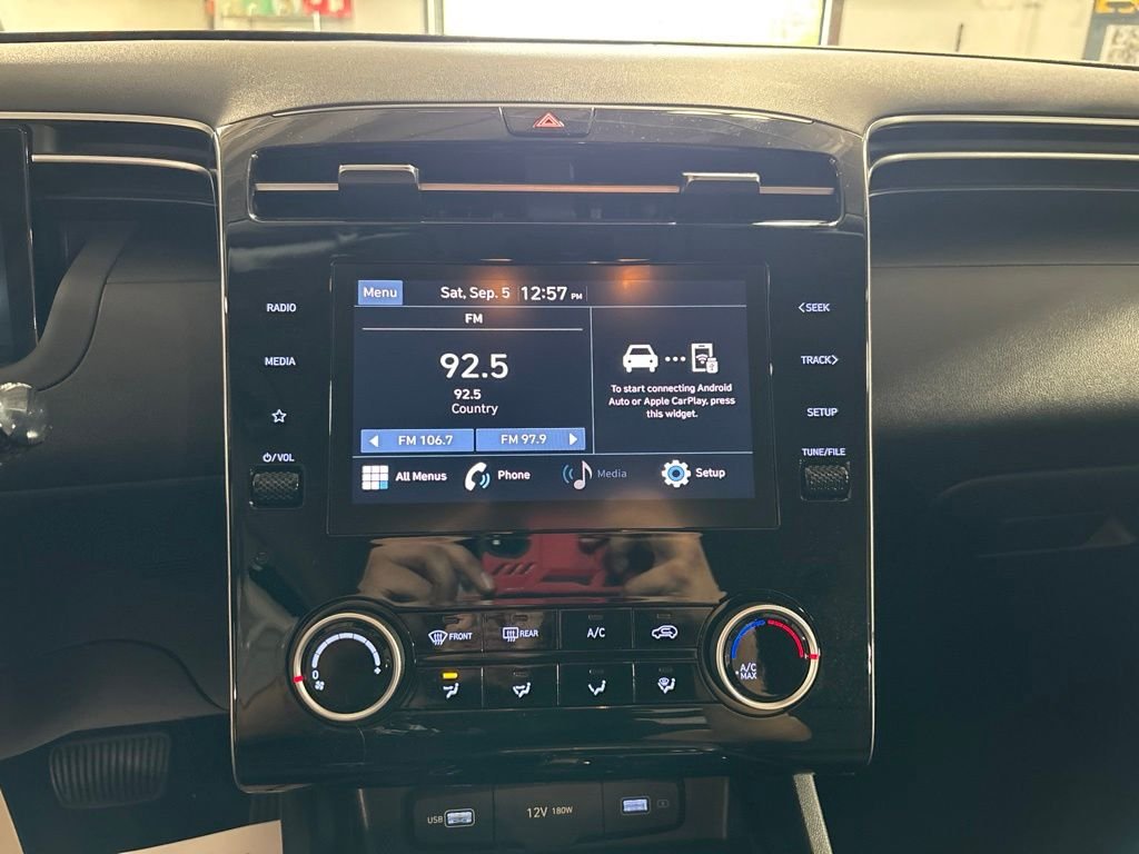 Used 2024 Black Hyundai SE image 17