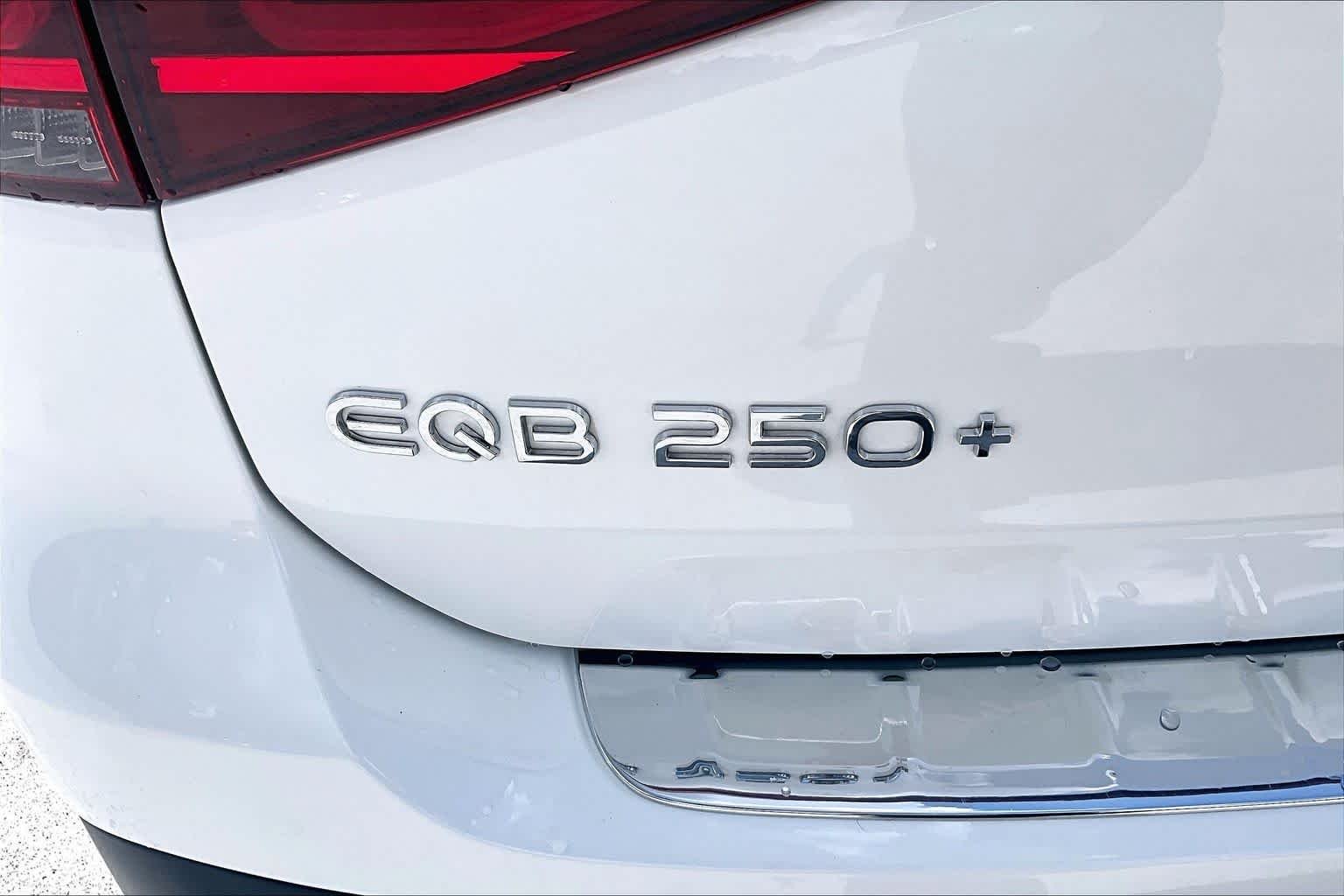 Used 2023 Polar White Mercedes-Benz EQB 250+ image 29