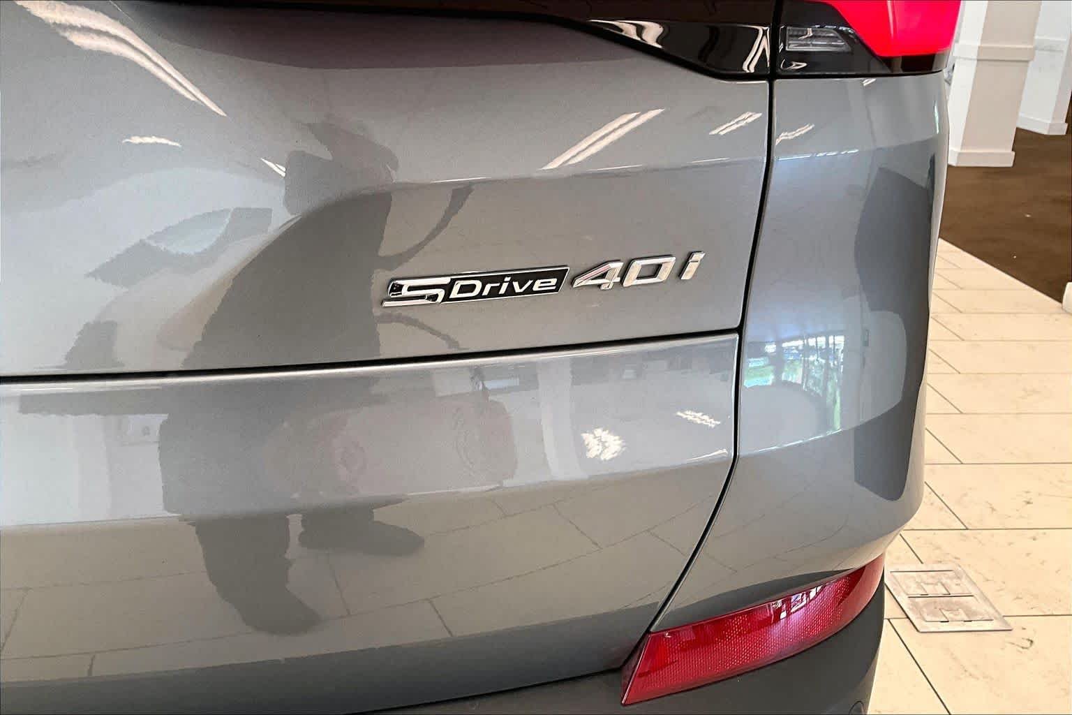 Used 2024 Skyscraper Grey Metallic BMW sDrive40i image 9