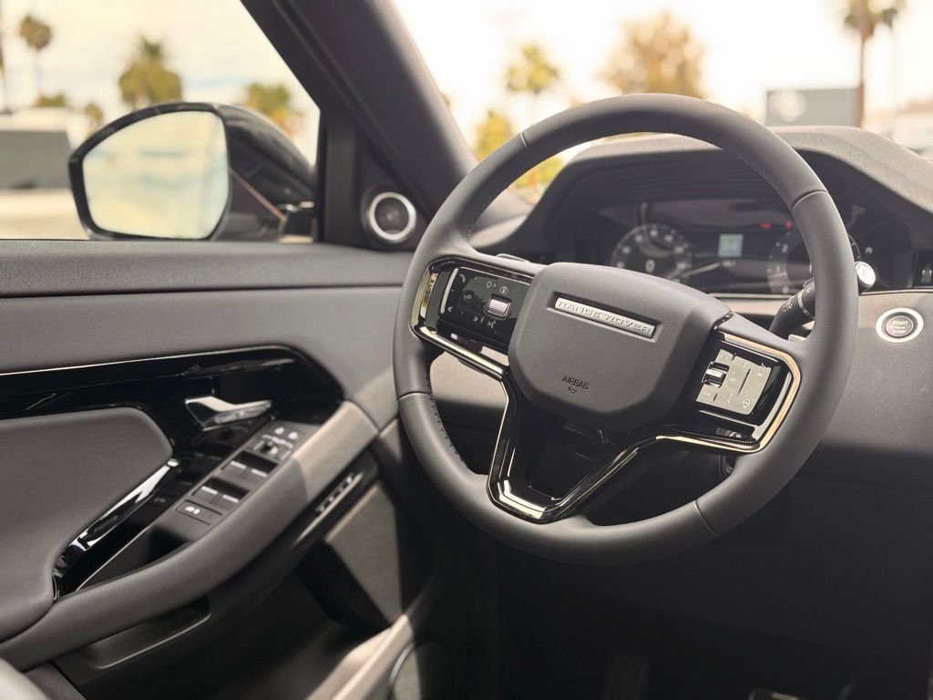 New 2026 Seoul Pearl Silver Land Rover Dynamic image 9