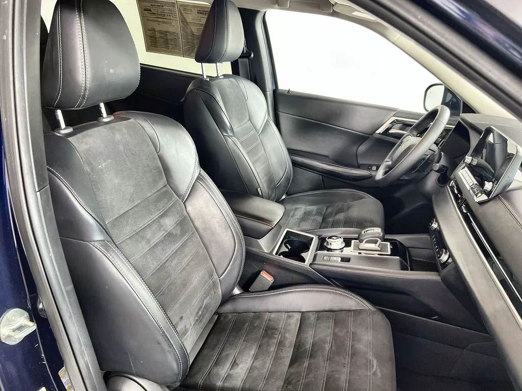 Used 2024  Mitsubishi SE image 25
