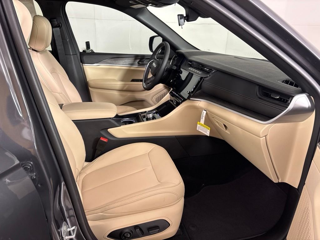 New 2026 Baltic Gray Metallic Clearcoat Jeep Limited image 15