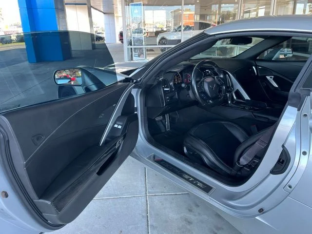 Used 2017 Silver Chevrolet Stingray image 3