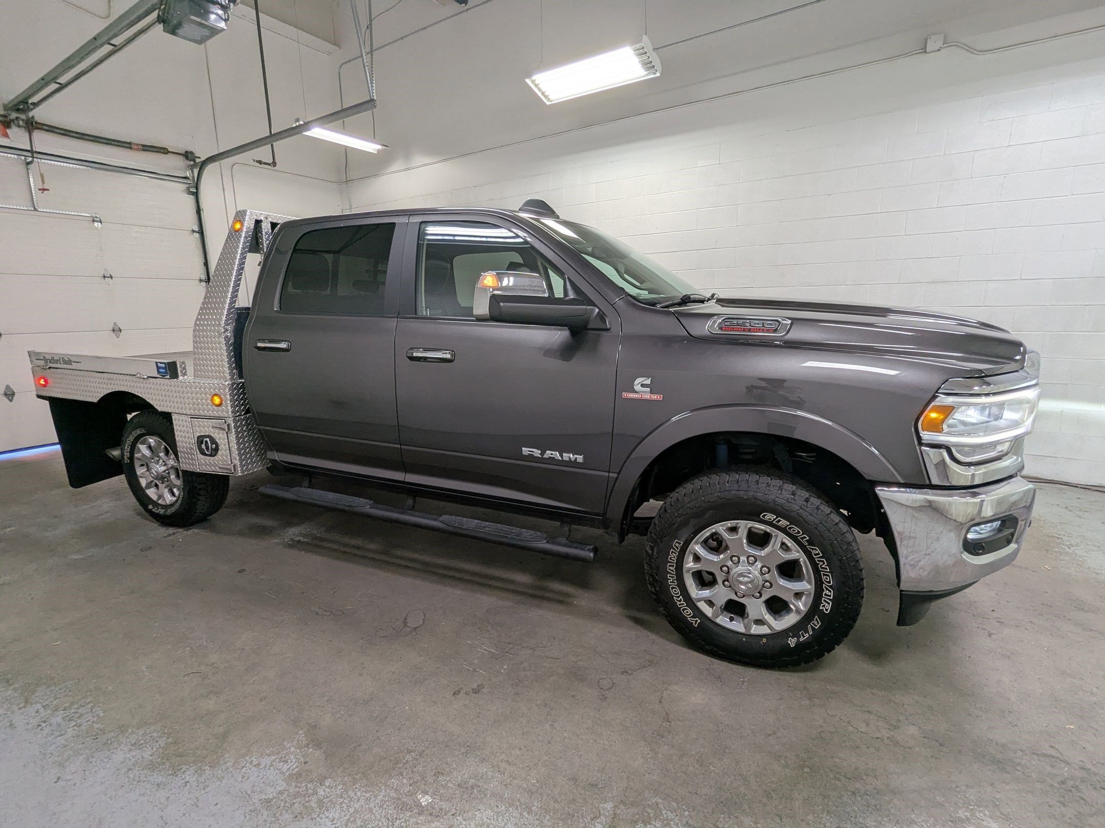 Used 2022 Granite Crystal Metallic Clearcoat Ram Laramie image 3