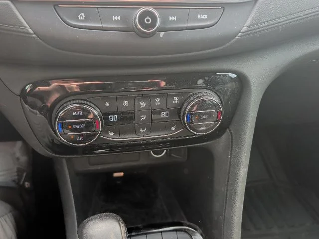Used 2023  Buick Select image 19