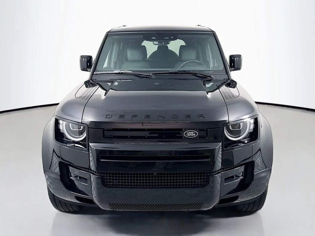 New 2026 Santorini Black Metallic Land Rover X-Dynamic SE image 6