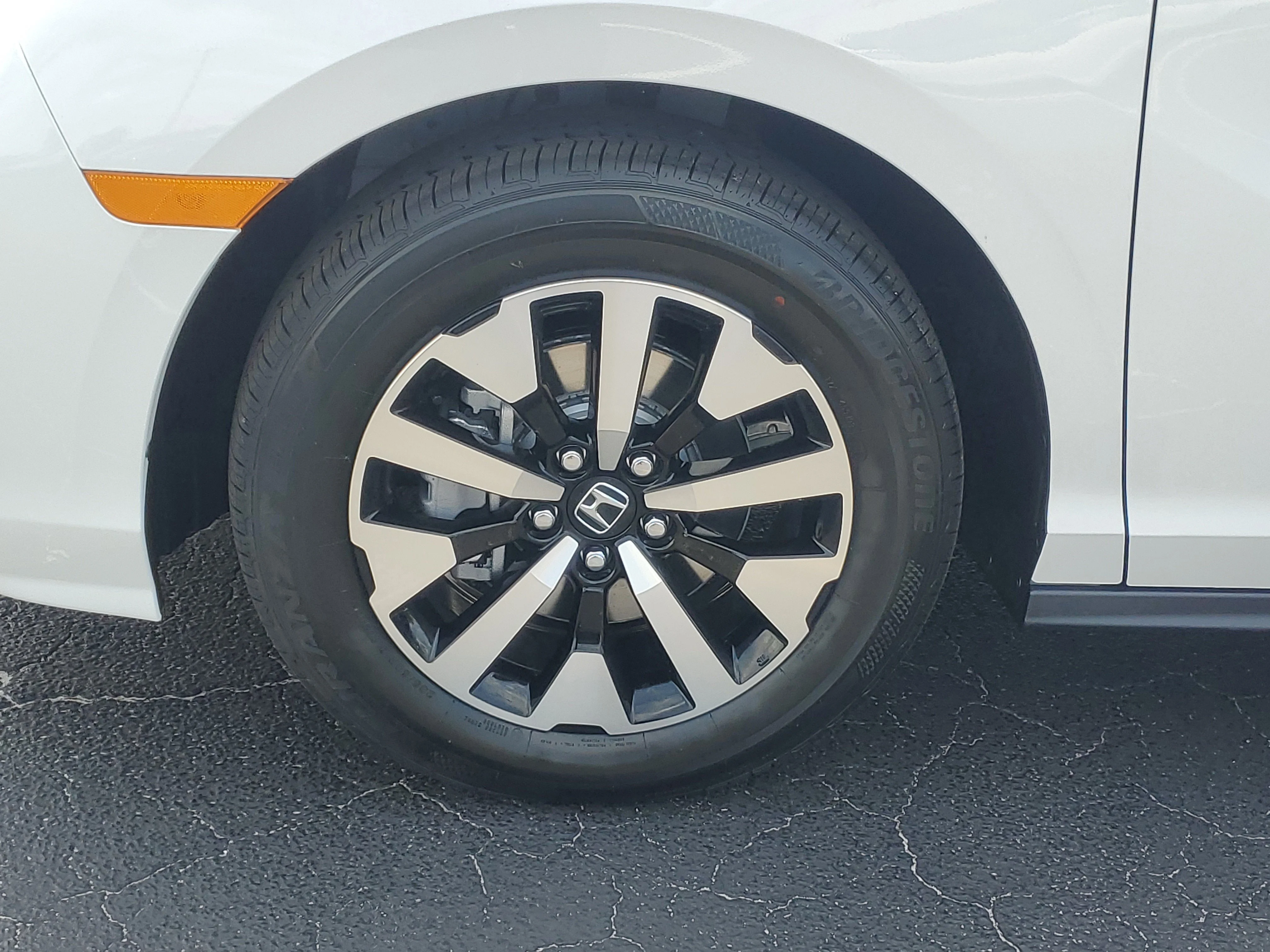 New 2026 Platinum White Pearl Honda EX-L image 3