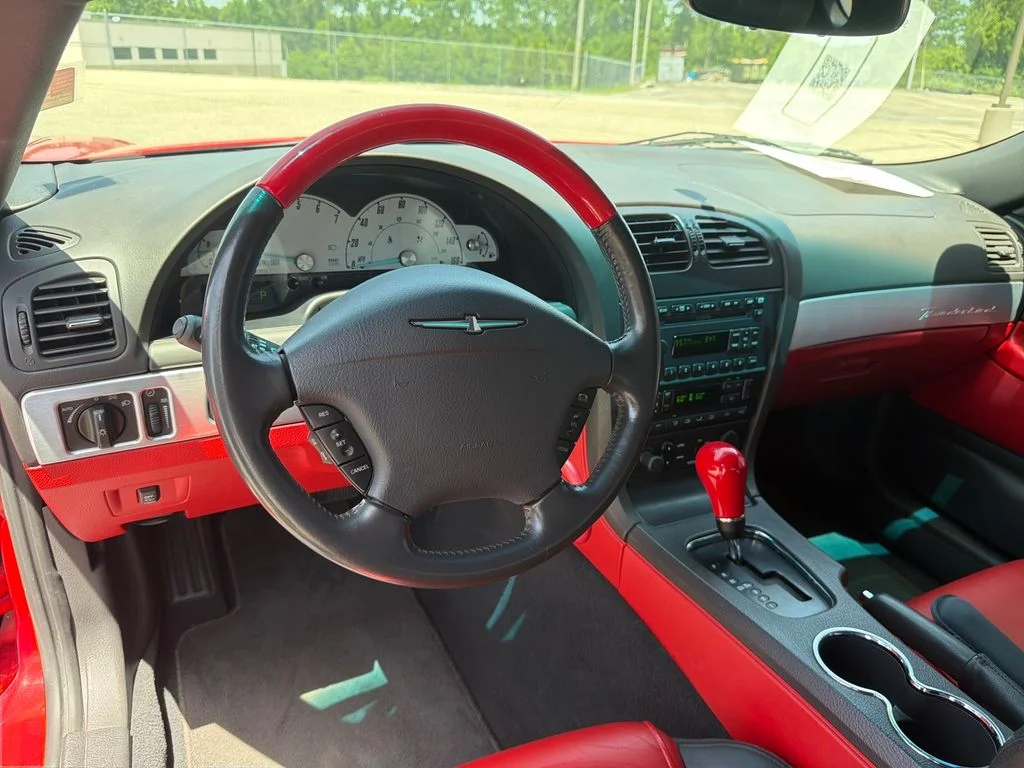 Used 2002 Red Ford Base image 17