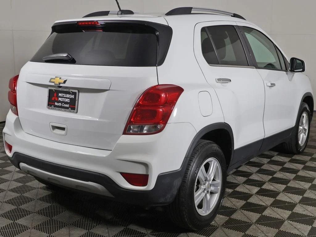 Used 2020 White Chevrolet LT image 7