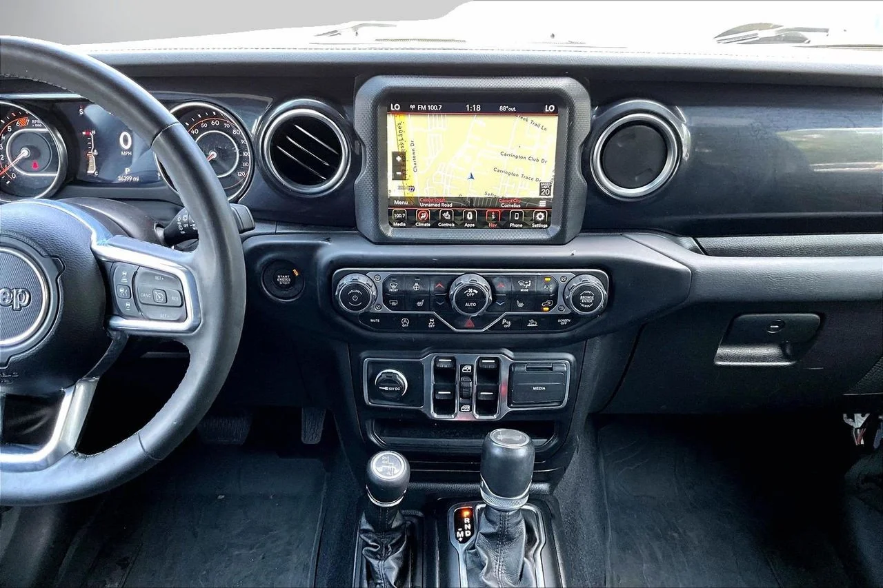 Used 2023 Silver Jeep Sahara image 11