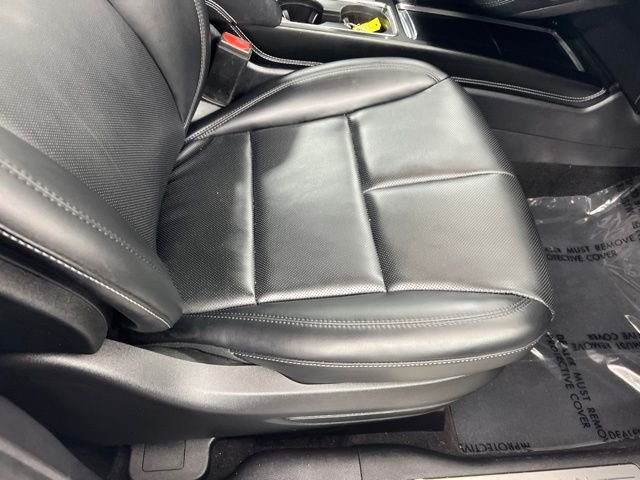 Used 2022 White Lincoln Standard image 24