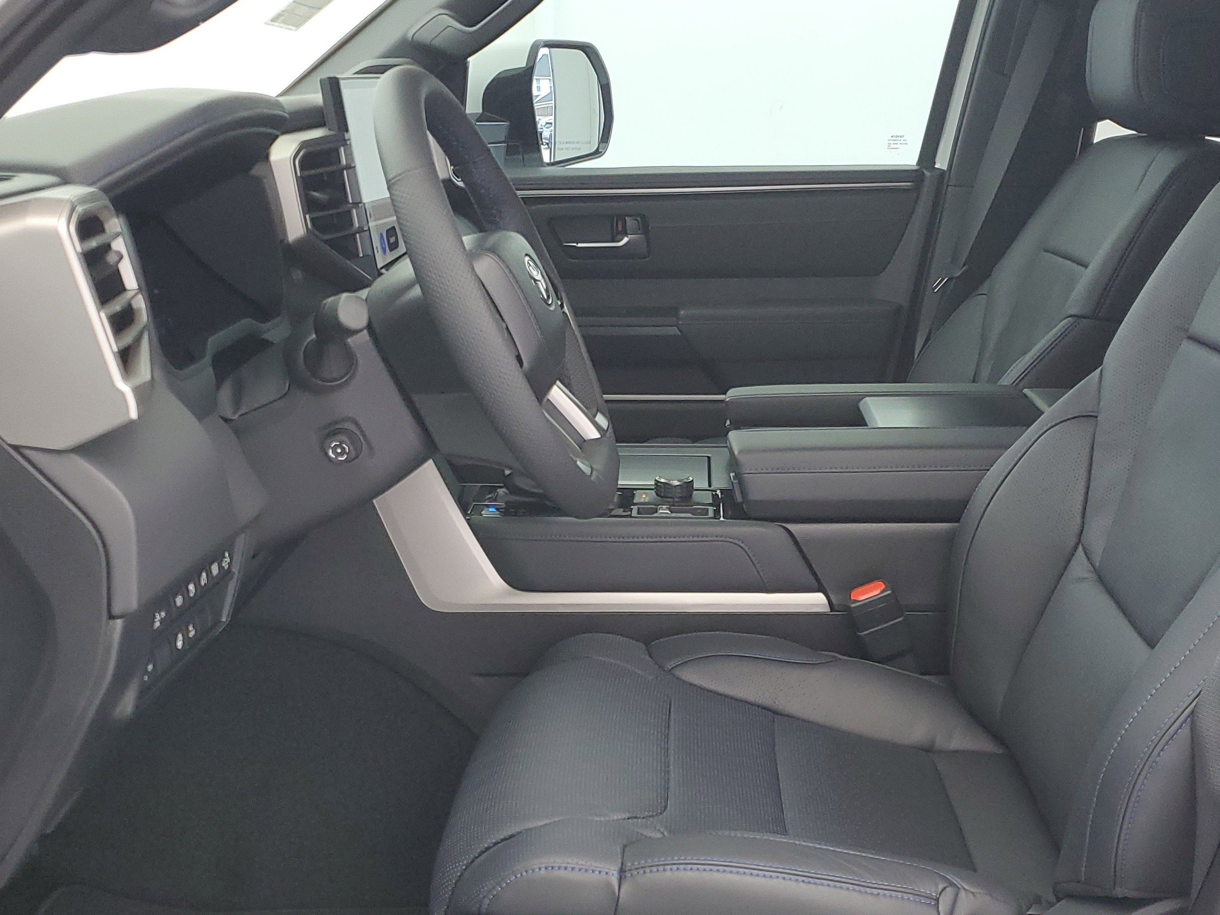New 2026 Wind Chill Pearl <sup>1</sup> Toyota  Platinum image 17