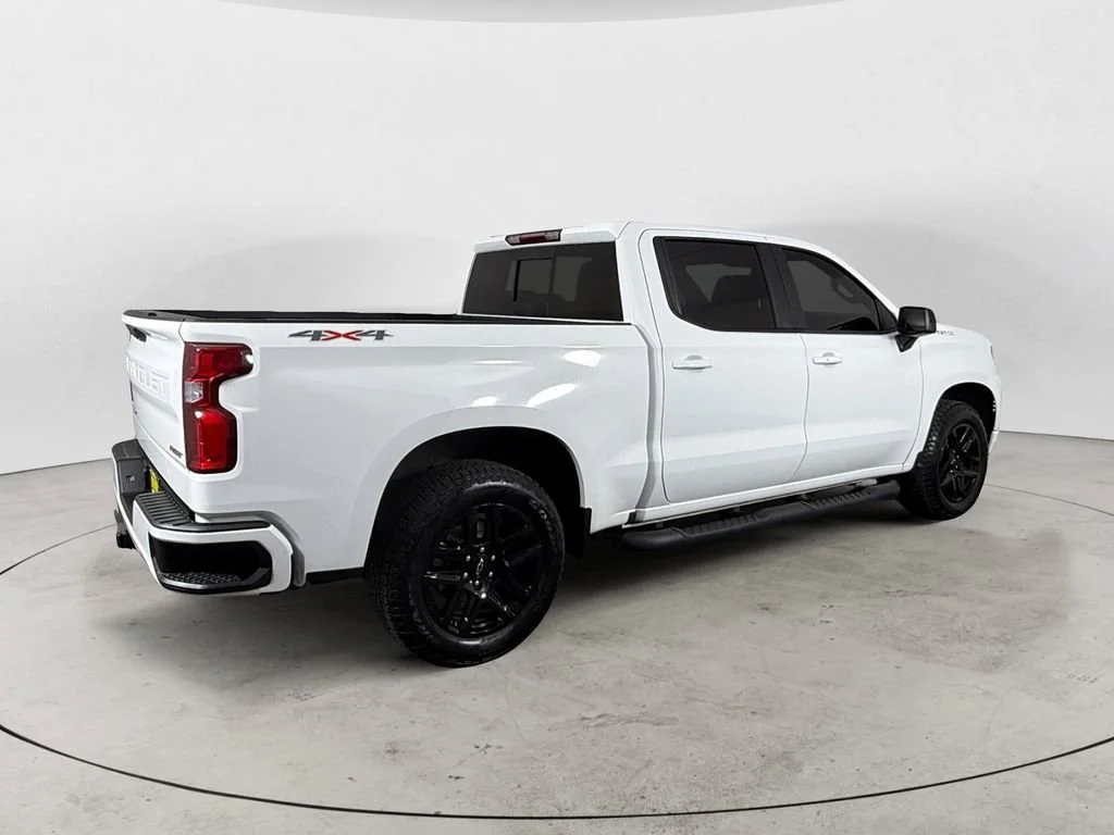 Used 2023 Summit White Chevrolet RST image 5
