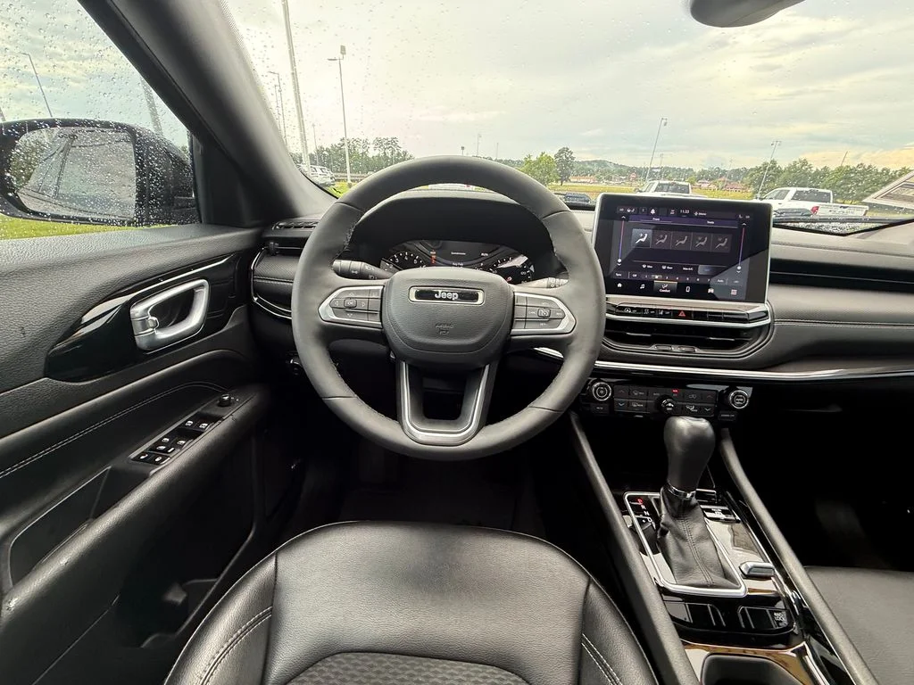 Used 2023 Gray Jeep Latitude image 8