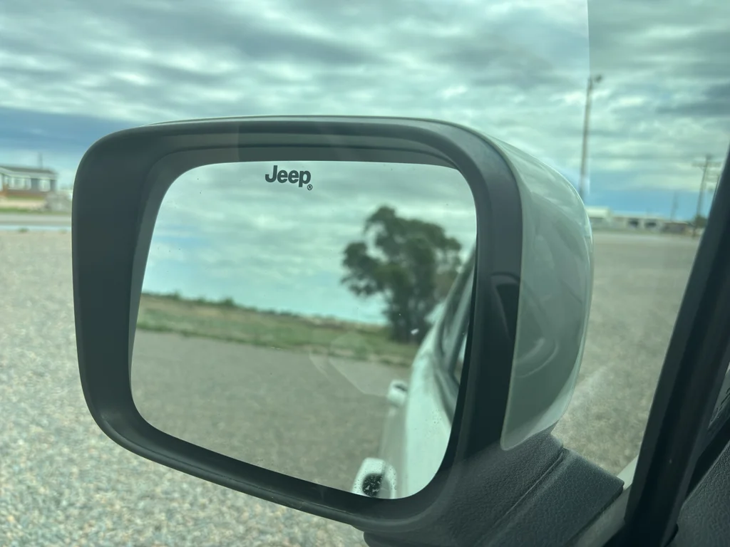 Used 2017 Alpine White Jeep Latitude image 30