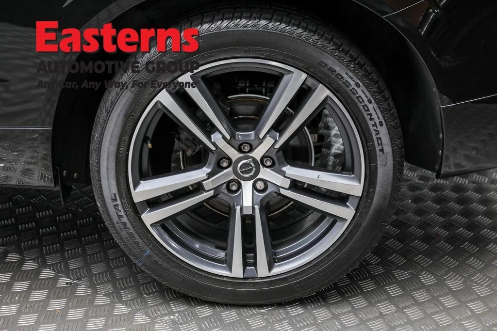 Used 2019 Black Volvo T5 Momentum image 8