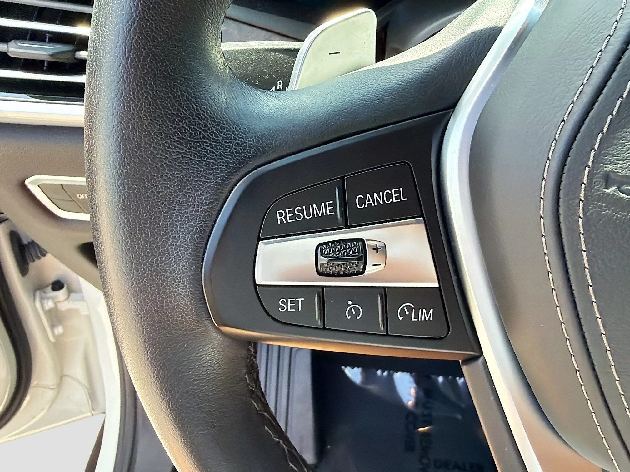 Used 2023 Alpine White BMW xDrive40i image 37