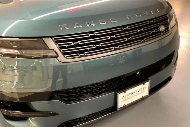 Used 2024 Green Land Rover SE image 33