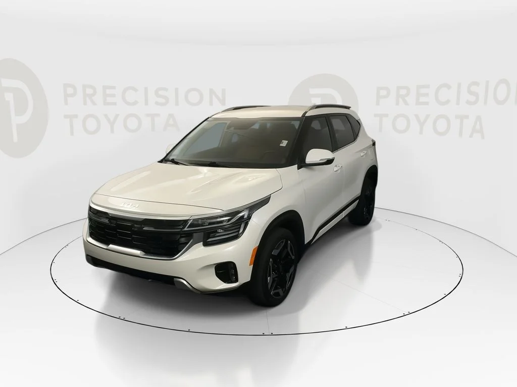 Used 2024 Snow White Pearl Kia SX image 9